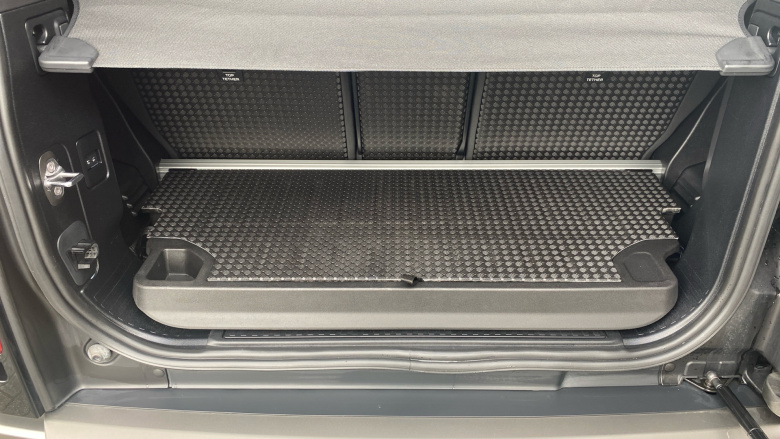 Land Rover Defender 3.0 D350 X-Dynamic HSE 90 3dr Auto Diesel Estate